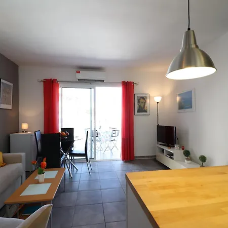 Apartment With Balcony Roses